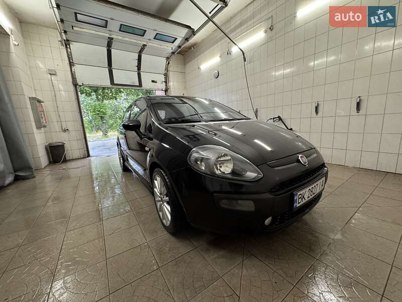 Хетчбек Fiat Punto 2009 в Рівному