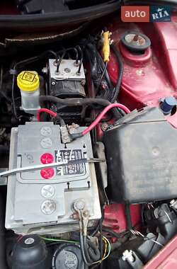 Хэтчбек Fiat Punto 2000 в 