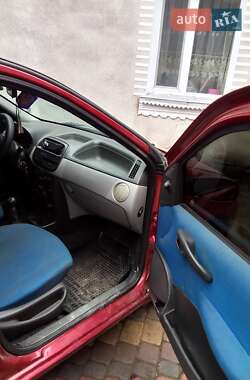 Хэтчбек Fiat Punto 2000 в 