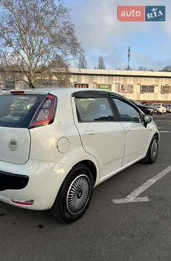 Хэтчбек Fiat Punto 2011 в 