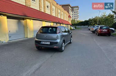 Хэтчбек Fiat Punto 2011 в 