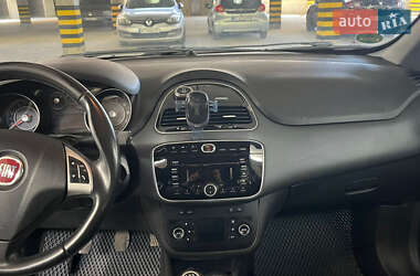 Хэтчбек Fiat Punto 2010 в 