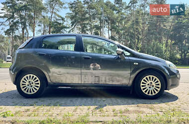 Хэтчбек Fiat Punto 2010 в 