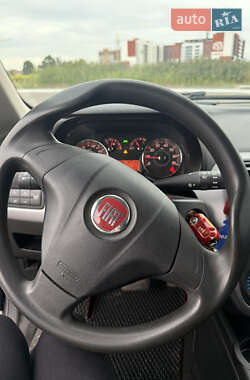 Хэтчбек Fiat Punto 2009 в 