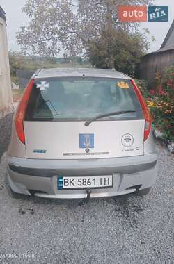 Хэтчбек Fiat Punto 2002 в Ровно