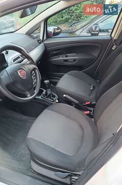 Хэтчбек Fiat Punto 2012 в 