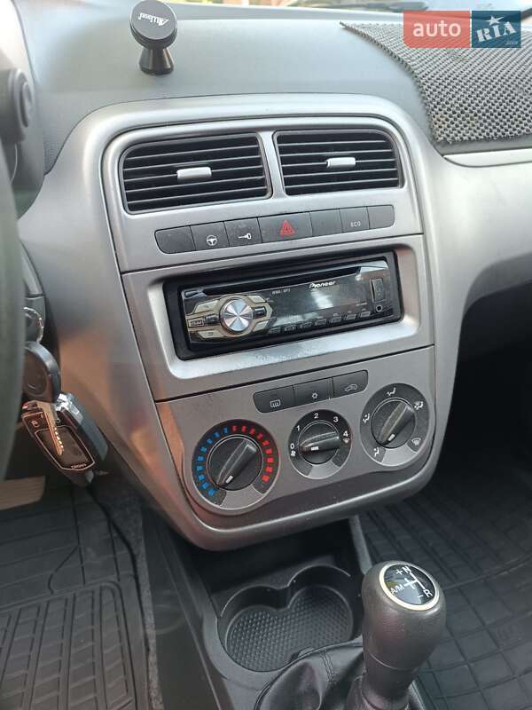 Хэтчбек Fiat Punto 2012 в Ровно