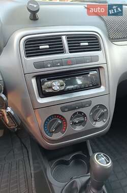 Хэтчбек Fiat Punto 2012 в 