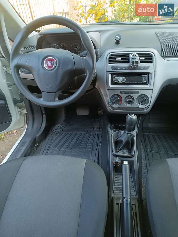 Хэтчбек Fiat Punto 2012 в Ровно
