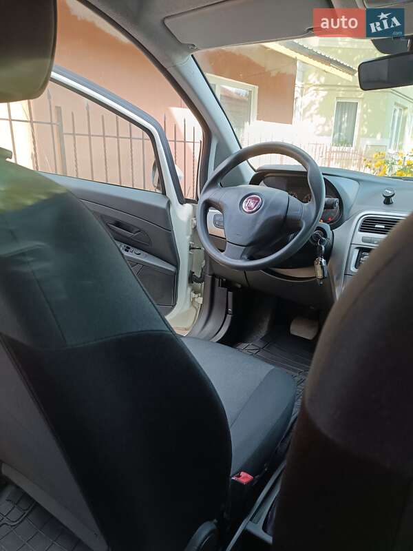 Хэтчбек Fiat Punto 2012 в Ровно