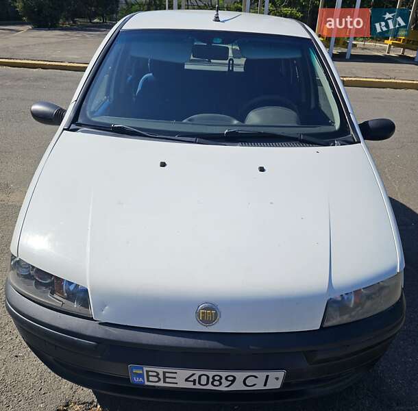 Хэтчбек Fiat Punto 2000 в 