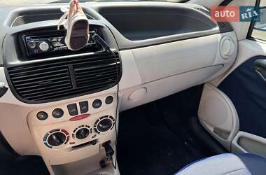 Хэтчбек Fiat Punto 2004 в 