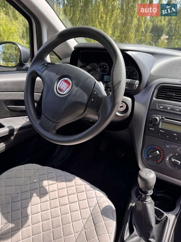 Хэтчбек Fiat Punto 2012 в Ровно