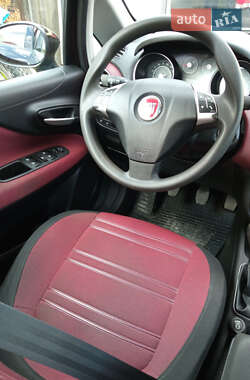 Хэтчбек Fiat Punto 2011 в 