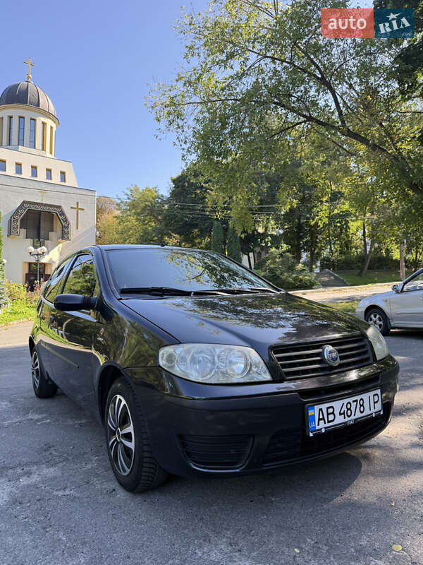 Хэтчбек Fiat Punto 2004 в Киеве