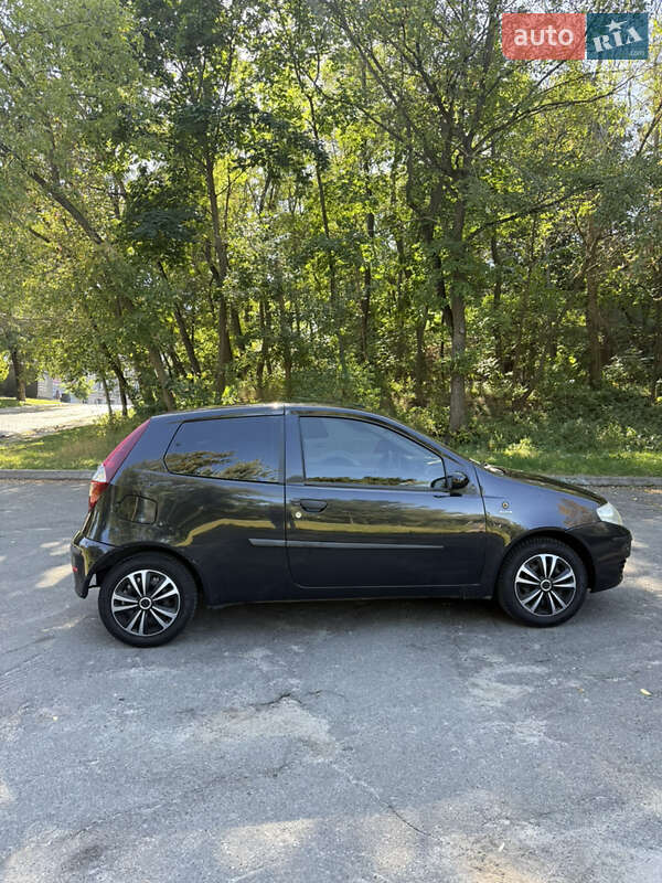 Хэтчбек Fiat Punto 2004 в Киеве