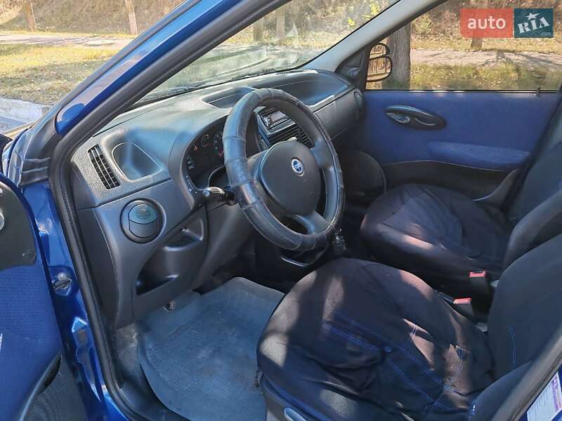 Хэтчбек Fiat Punto 2003 в Запорожье