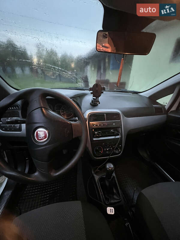 Хэтчбек Fiat Punto 2010 в Жовкве
