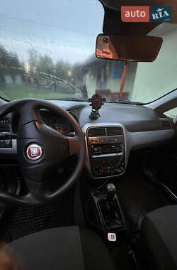 Хэтчбек Fiat Punto 2010 в 