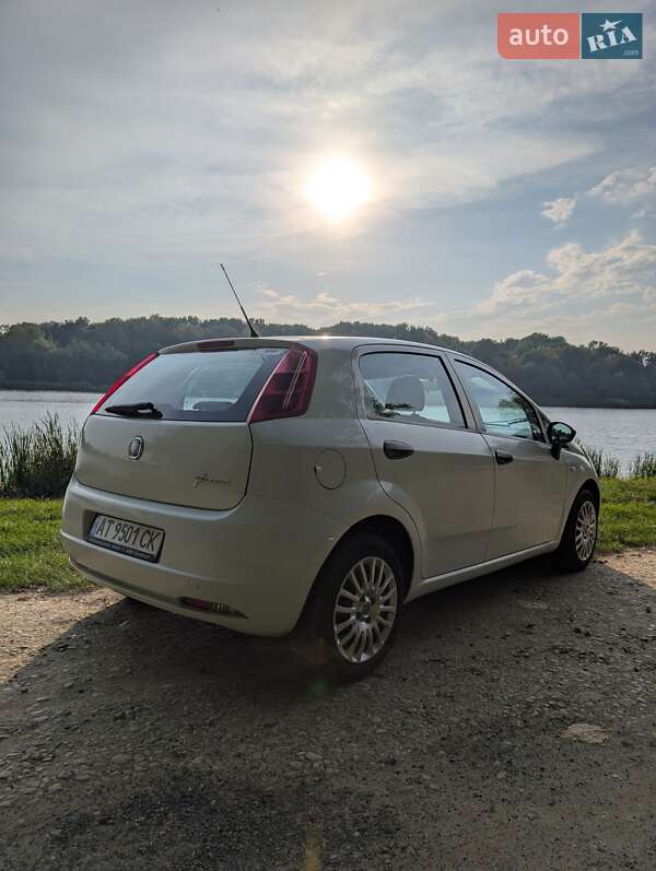 Хэтчбек Fiat Punto 2011 в Тлумаче