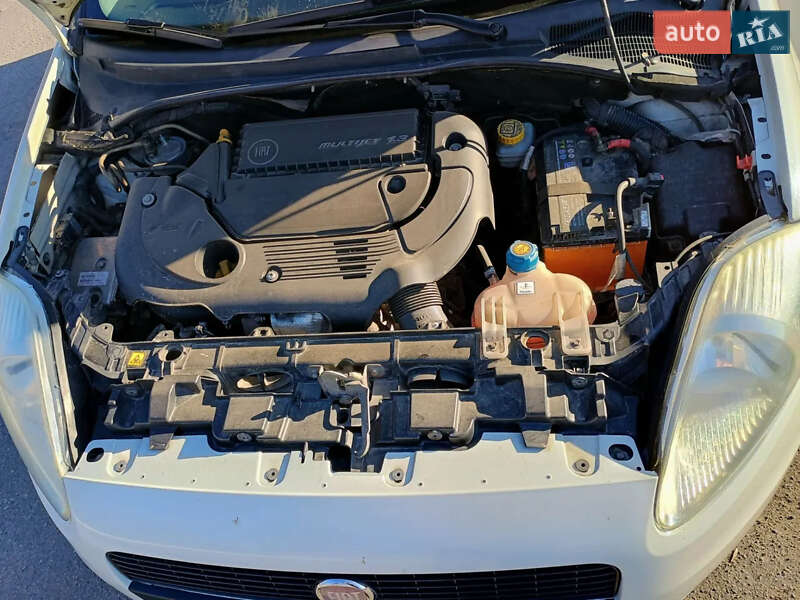 Хэтчбек Fiat Punto 2010 в Ивано-Франковске