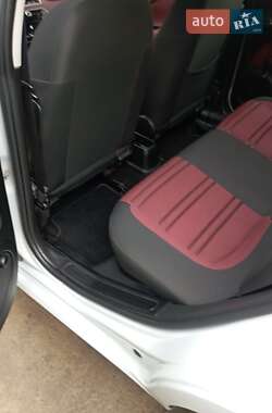 Хэтчбек Fiat Punto 2010 в 