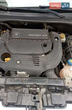 Хэтчбек Fiat Punto 2010 в 