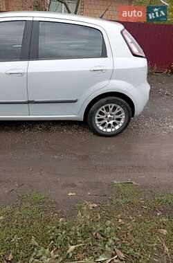 Хэтчбек Fiat Punto 2010 в 