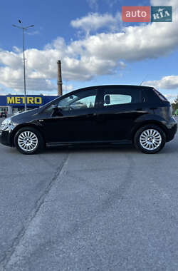 Хэтчбек Fiat Punto 2010 в 