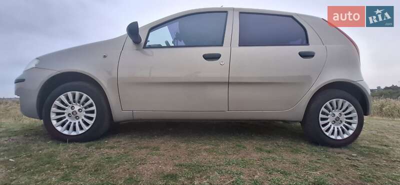 Хэтчбек Fiat Punto 2010 в Николаеве