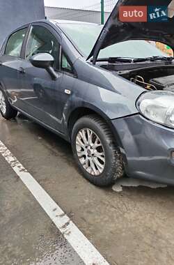 Хетчбек Fiat Punto 2012 в  фото 2 Хетчбек Fiat Punto 2012 в