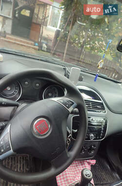 Хэтчбек Fiat Punto 2011 в 