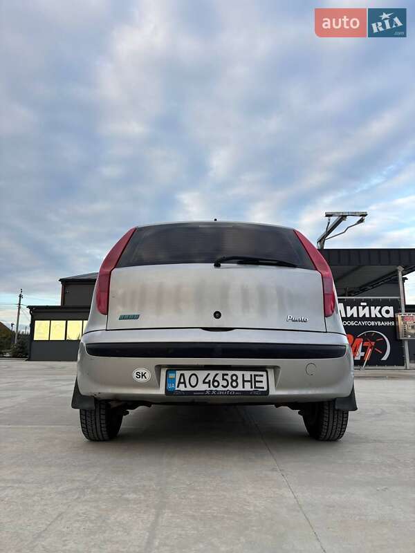 Хэтчбек Fiat Punto 2003 в Великих Лазах