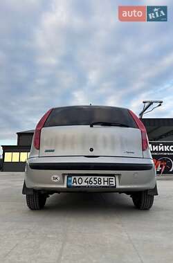 Хетчбек Fiat Punto 2003 в 