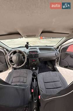 Хетчбек Fiat Punto 2003 в 