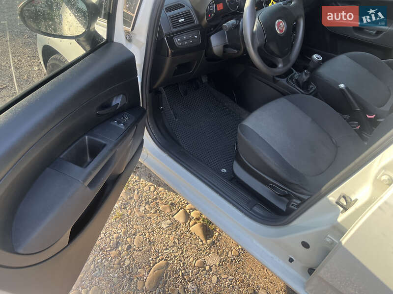Хэтчбек Fiat Punto 2012 в Калуше фото 10 Хэтчбек Fiat Punto 2012 в Калуше