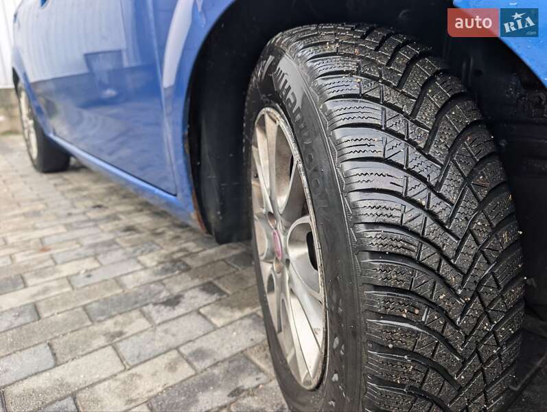 Хетчбек Fiat Punto 2011 в Дніпрі