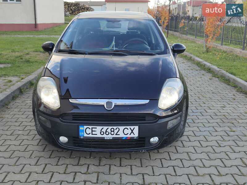 Хетчбек Fiat Punto 2011 в Чернівцях
