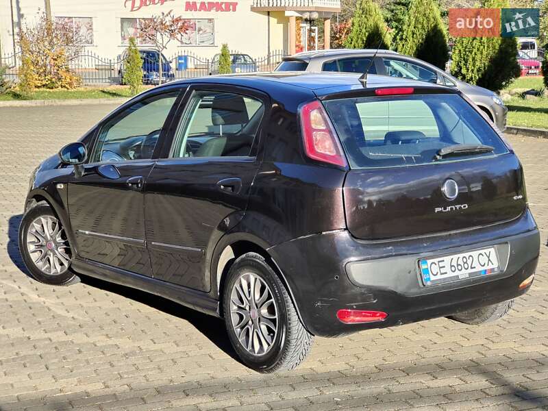 Хетчбек Fiat Punto 2011 в Чернівцях
