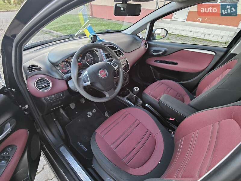 Хетчбек Fiat Punto 2011 в Чернівцях