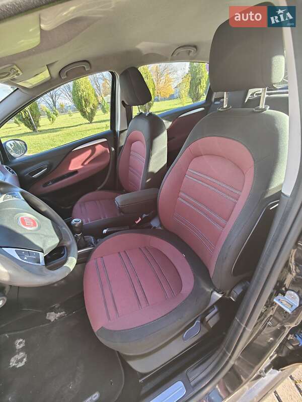 Хетчбек Fiat Punto 2011 в Чернівцях