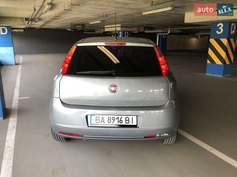 Хетчбек Fiat Punto 2010 в Синельниковому