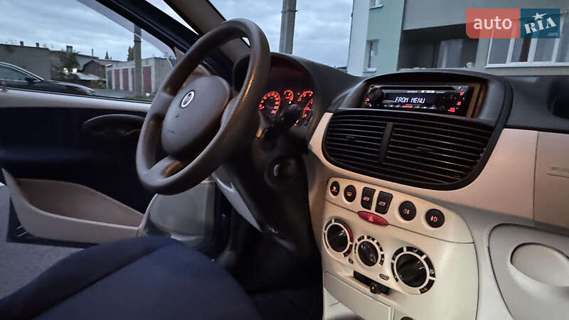 Хетчбек Fiat Punto 2004 в Харкові