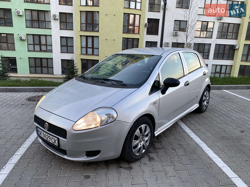 Хэтчбек Fiat Punto 2010 в Ровно фото 2 Хэтчбек Fiat Punto 2010 в Ровно