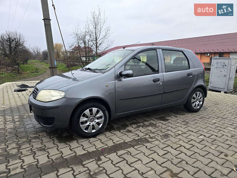 Хетчбек Fiat Punto 2004 в Новоселиці фото 22 Хетчбек Fiat Punto 2004 в Новоселиці