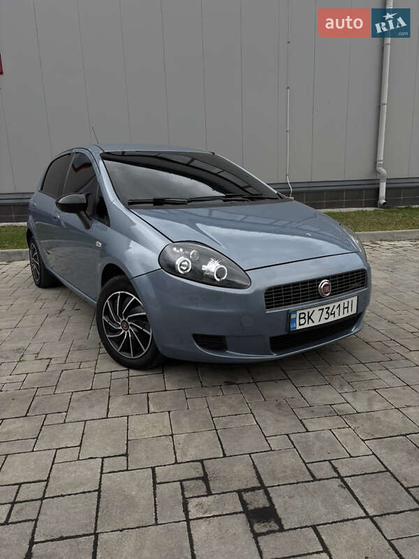 Хэтчбек Fiat Punto 2009 в Здолбунове