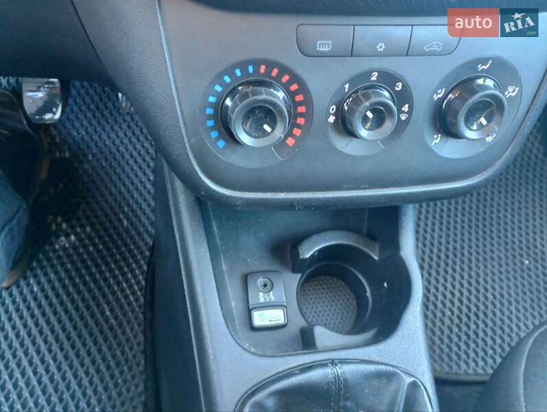 Хэтчбек Fiat Punto 2011 в Стрые