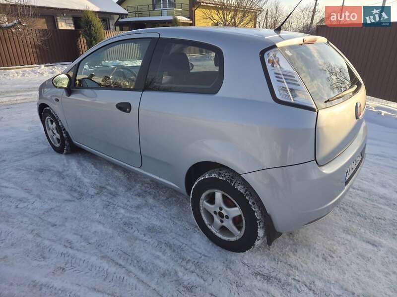 Хэтчбек Fiat Punto 2009 в Киеве