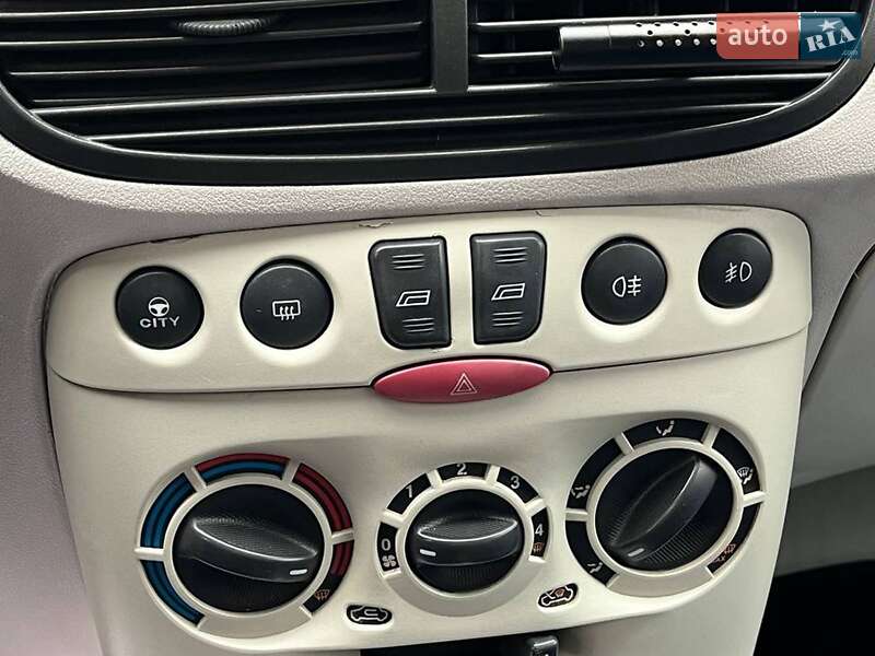 Хэтчбек Fiat Punto 2004 в Киеве фото 15 Хэтчбек Fiat Punto 2004 в Киеве