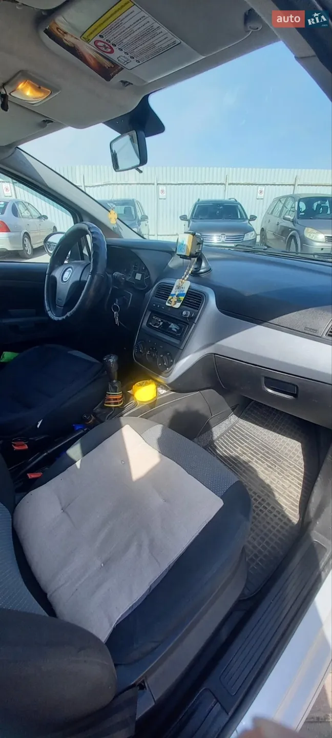 2010 Fiat Punto - мініатюра 11